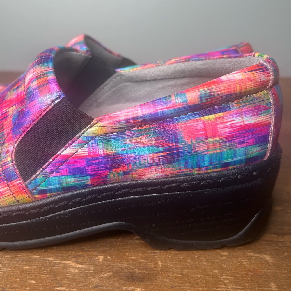 Klogs “Naples” Slip on Clogs Matrix Multicolor Pattern size 9 m - Picture 5 of 10